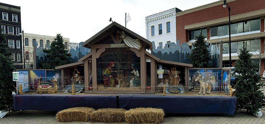 Nativity scenes okay in public square